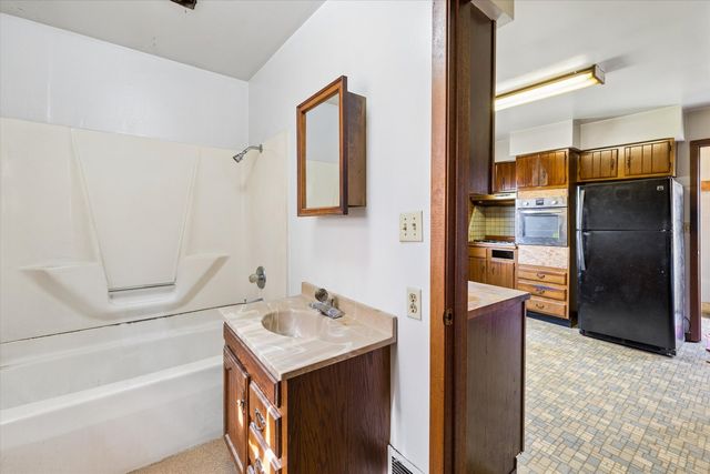 712 10th Street, De Witt, IA 52742