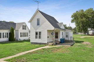 712 10th Street, De Witt, IA 52742