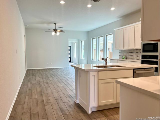 2810 High Castle, San Antonio, TX 78245
