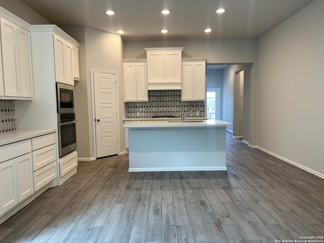 2810 High Castle, San Antonio, TX 78245