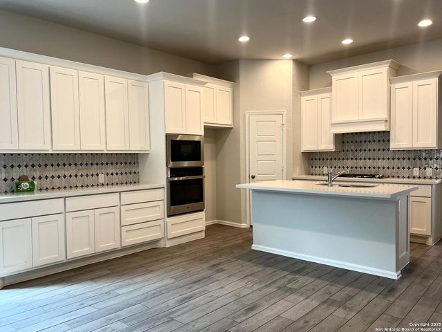 2810 High Castle, San Antonio, TX 78245