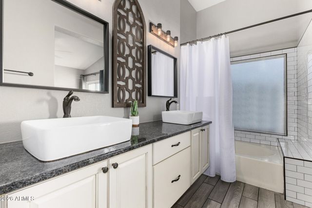 1441 E GLENHAVEN Drive, Phoenix, AZ 85048