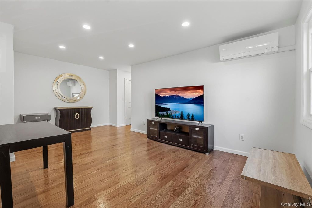 339 N Broadway, Yonkers, NY 10701 — photo 2