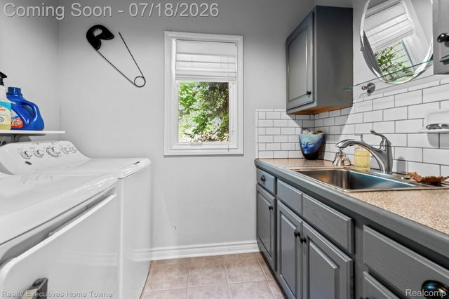 3276 Shorewood Avenue, Fort Gratiot Charter Township, MI 48059