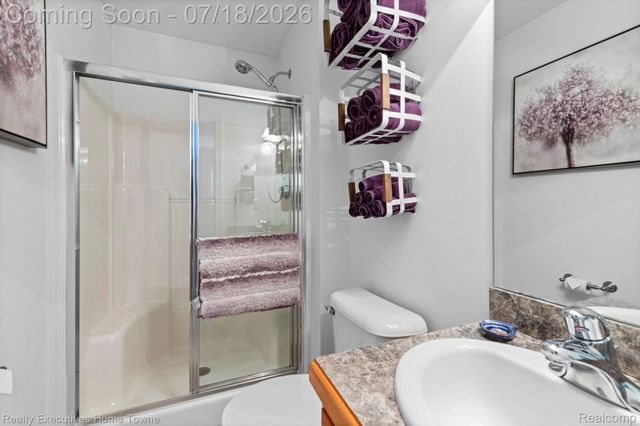 3276 Shorewood Avenue, Fort Gratiot Charter Township, MI 48059