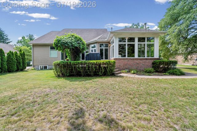 3276 Shorewood Avenue, Fort Gratiot Charter Township, MI 48059