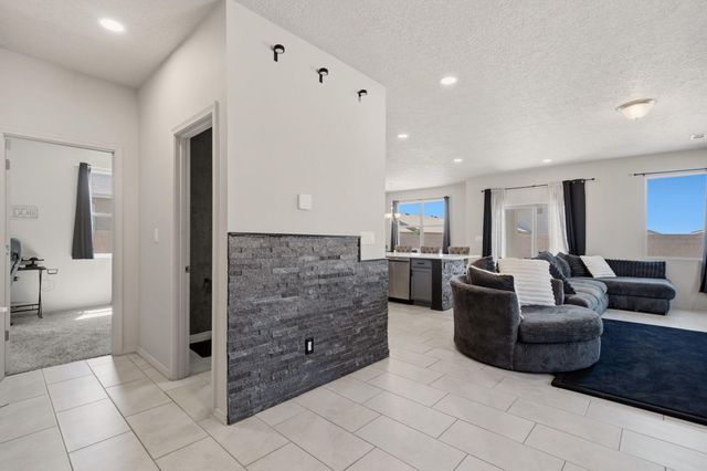 2740 Camino Plata Loop NE, Rio Rancho, NM 87144
