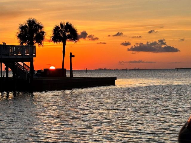 3710 Brewster Key Drive, Galveston, TX 77554