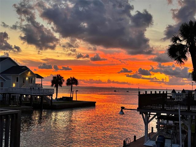 3710 Brewster Key Drive, Galveston, TX 77554