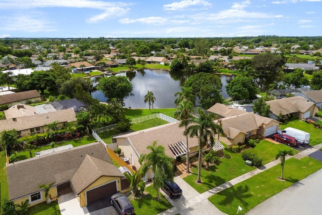 9477 Burlington Pl, Boca Raton, FL 33434