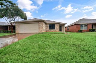 2817 Maegen Circle, Fort Worth, TX 76112