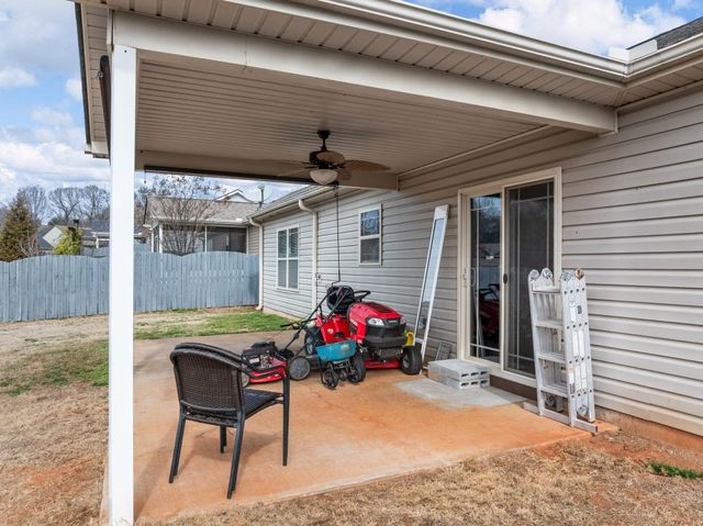 313 Highland Springs Loop, Inman, SC 29349