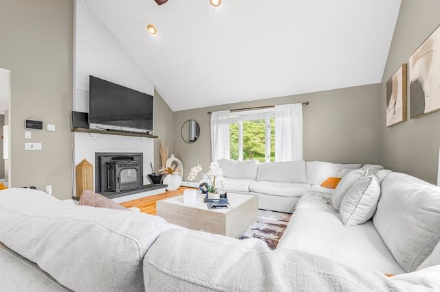 96 Fowler St, Upton, MA 01568