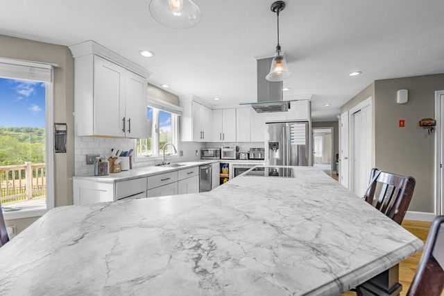 96 Fowler St, Upton, MA 01568