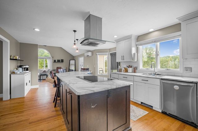 96 Fowler St, Upton, MA 01568