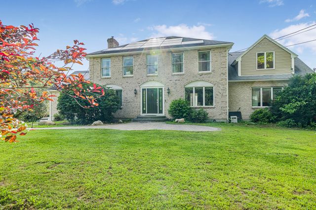 96 Fowler St, Upton, MA 01568