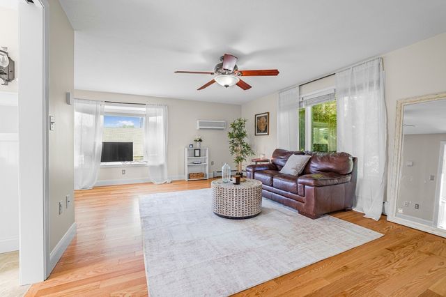 96 Fowler St, Upton, MA 01568