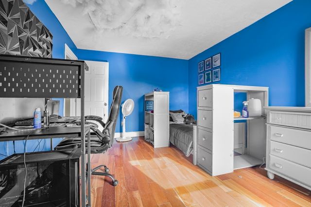 96 Fowler St, Upton, MA 01568