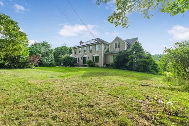 96 Fowler St, Upton, MA 01568