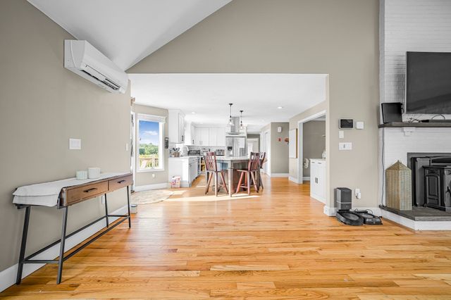 96 Fowler St, Upton, MA 01568