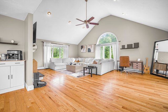 96 Fowler St, Upton, MA 01568