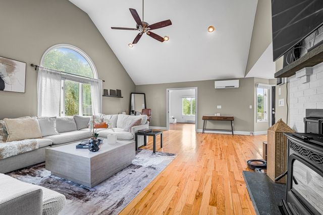 96 Fowler St, Upton, MA 01568