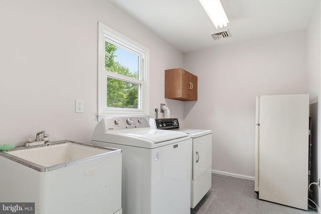2133 DAPPLE DR, Warrington, PA 18976