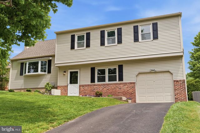 2133 DAPPLE DR, Warrington, PA 18976