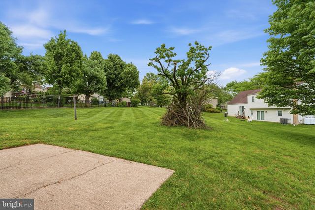 2133 DAPPLE DR, Warrington, PA 18976