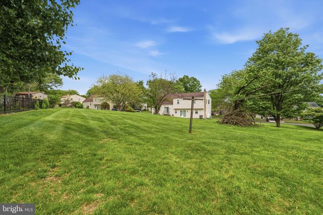 2133 DAPPLE DR, Warrington, PA 18976