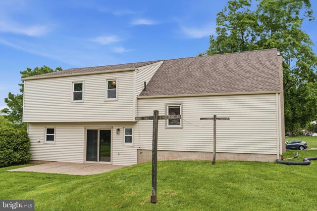2133 DAPPLE DR, Warrington, PA 18976