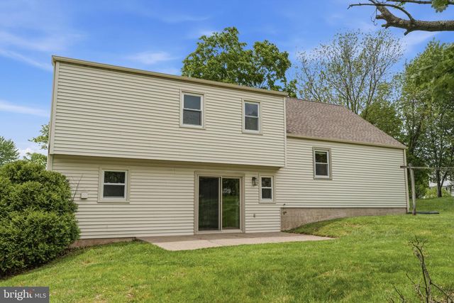 2133 DAPPLE DR, Warrington, PA 18976