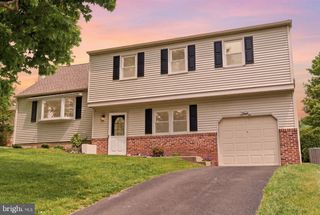 2133 DAPPLE DR, Warrington, PA 18976