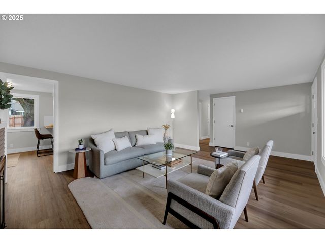 124 E ANCHOR Ave, Eugene, OR 97404