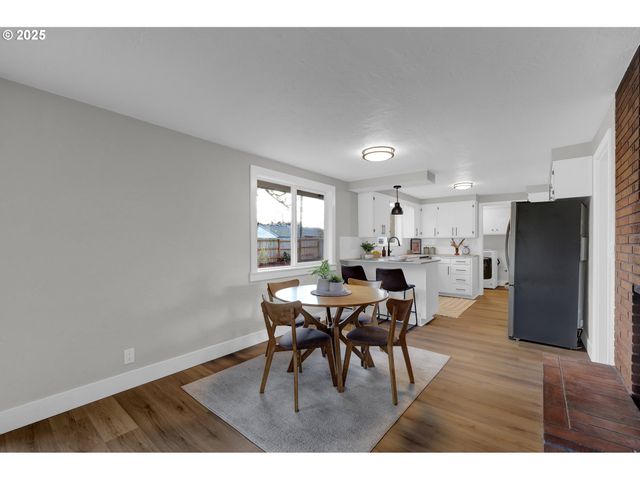 124 E ANCHOR Ave, Eugene, OR 97404