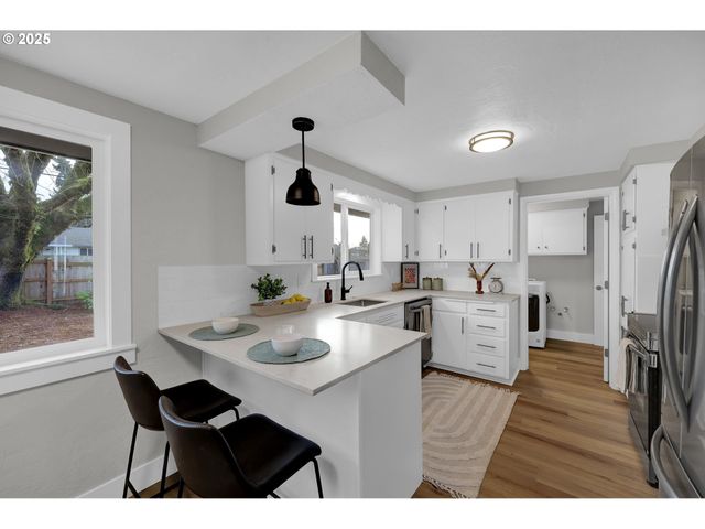 124 E ANCHOR Ave, Eugene, OR 97404