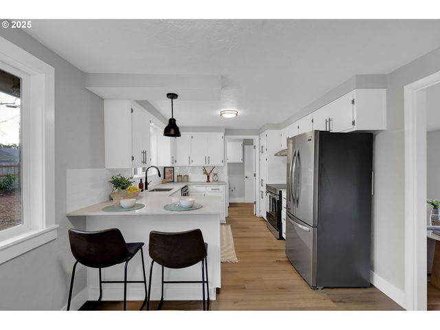 124 E ANCHOR Ave, Eugene, OR 97404