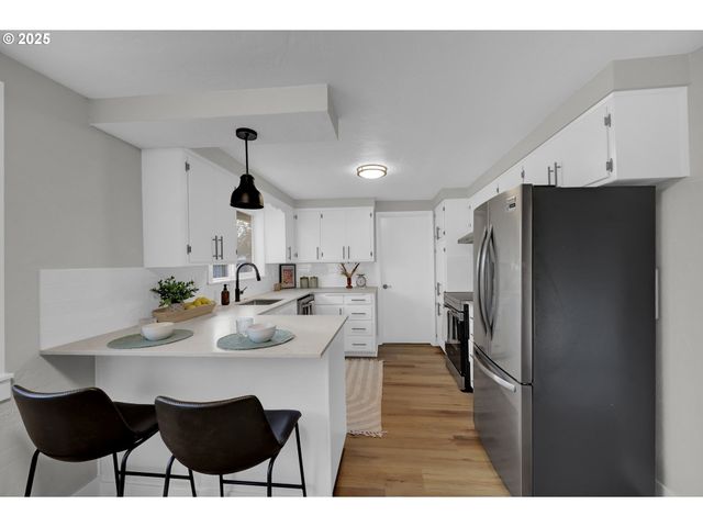 124 E ANCHOR Ave, Eugene, OR 97404