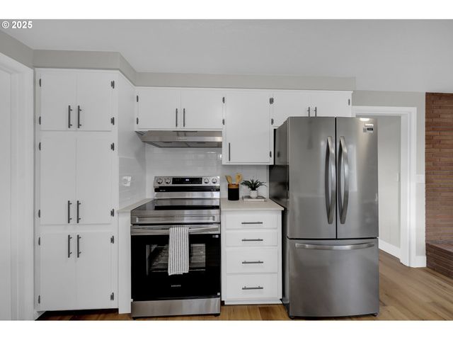 124 E ANCHOR Ave, Eugene, OR 97404