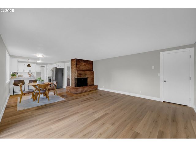 124 E ANCHOR Ave, Eugene, OR 97404