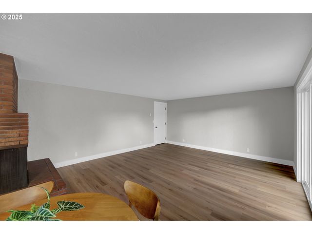 124 E ANCHOR Ave, Eugene, OR 97404