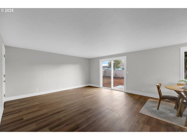 124 E ANCHOR Ave, Eugene, OR 97404