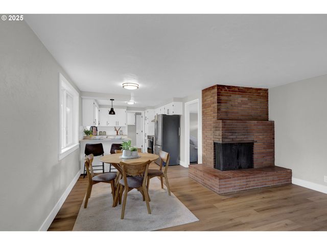 124 E ANCHOR Ave, Eugene, OR 97404