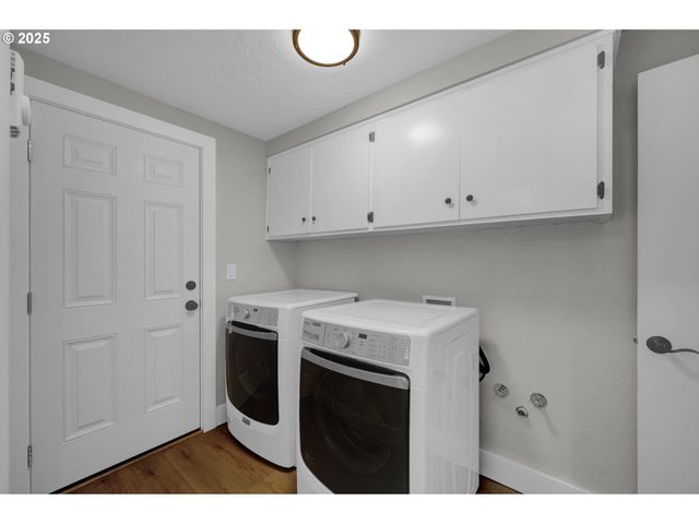 124 E ANCHOR Ave, Eugene, OR 97404