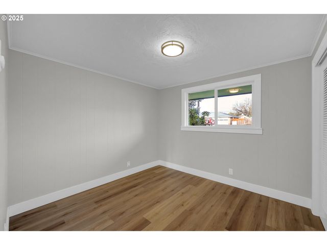 124 E ANCHOR Ave, Eugene, OR 97404