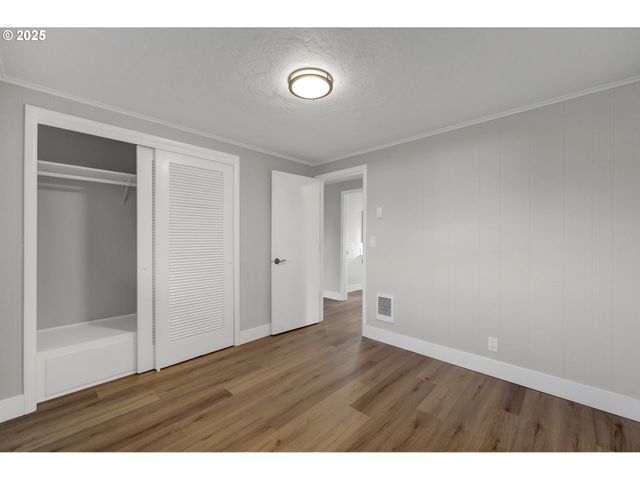 124 E ANCHOR Ave, Eugene, OR 97404