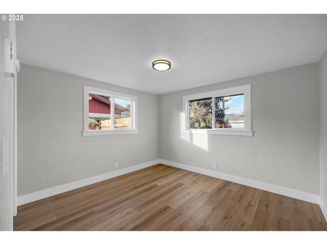 124 E ANCHOR Ave, Eugene, OR 97404