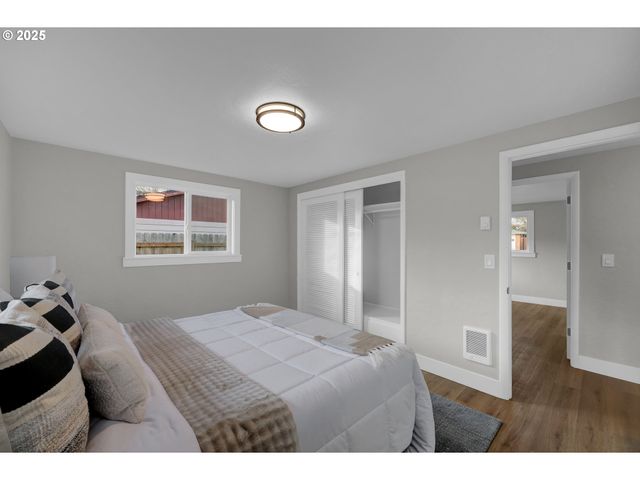 124 E ANCHOR Ave, Eugene, OR 97404