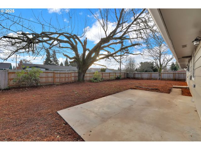 124 E ANCHOR Ave, Eugene, OR 97404