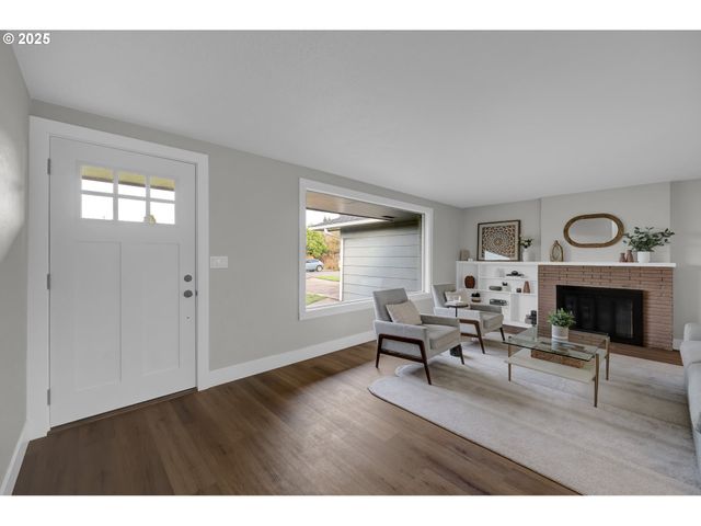 124 E ANCHOR Ave, Eugene, OR 97404